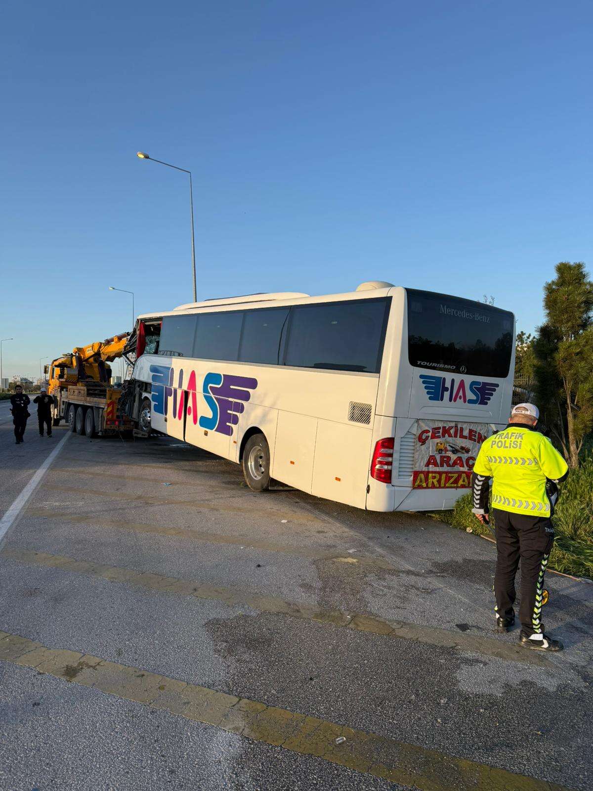 Konya’daki kazada hayatını kaybeden otobüs şoförü son yolculuğuna uğurlandı 5
